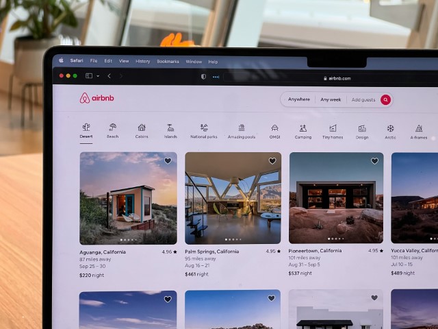 Как оплачивать Booking и Airbnb из России в 2024 году